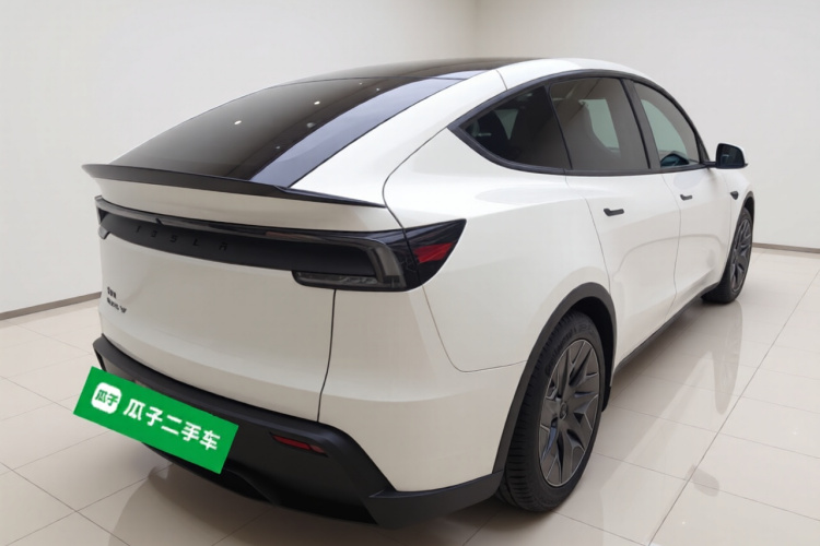 特斯拉 Model Y L 2025款 长续航全轮驱动版车身外观7