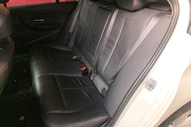 宝马3系 2013款 316i 运动设计套装中控内饰7004