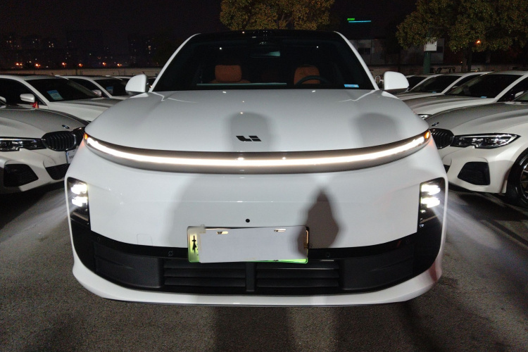 理想汽车 理想L6 2025款 Max 智能焕新版车身外观2