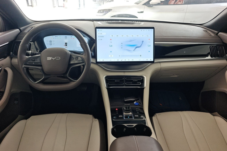 比亚迪 宋PLUS新能源 2025款 EV 智驾版 520km 尊贵型中控内饰12