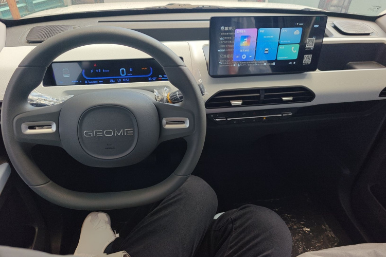 吉利银河 2024款 熊猫mini 200km 耐力熊中控内饰12