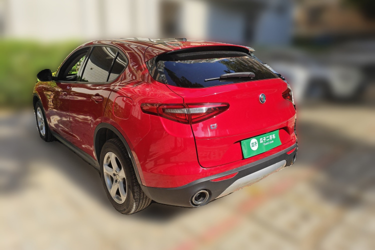 阿尔法·罗密欧 Stelvio斯坦维 2017款 2.0T 200HP 精英版车身外观5