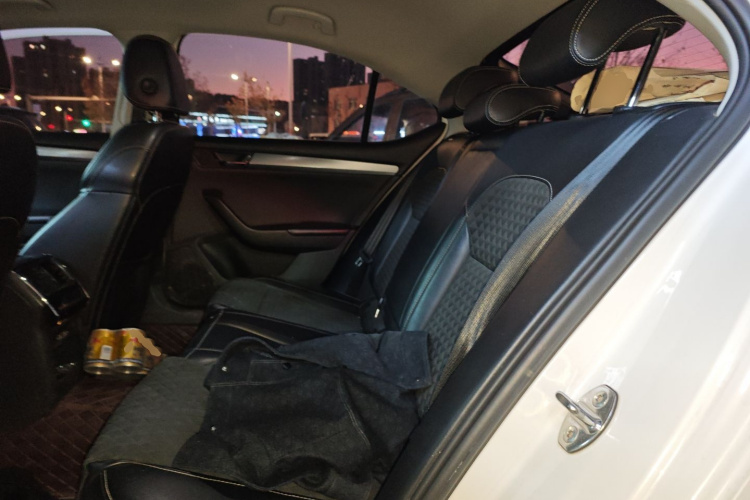 斯柯达 速派 2018款 TSI280 DSG舒适版 国V中控内饰21