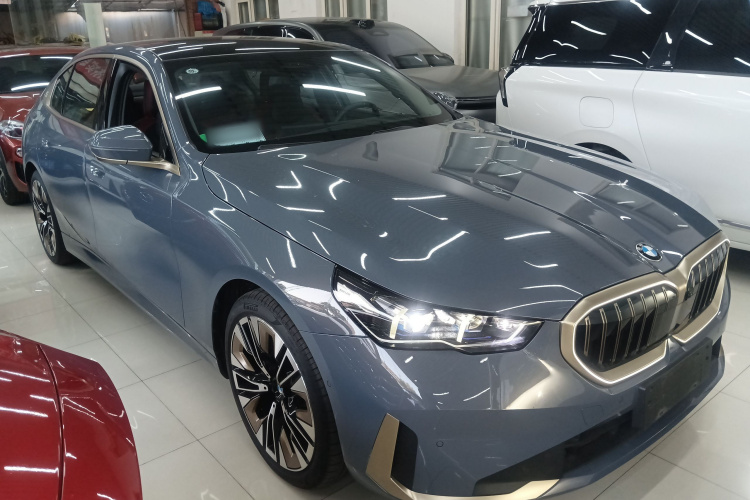 宝马5系 2024款 530Li 尊享型 豪华套装车身外观3