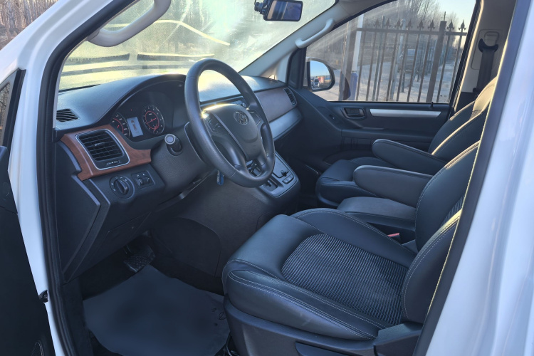 上汽大通MAXUS 大通G10 2016款 2.0T 自动精英版局部细节19