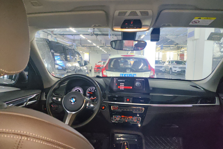 宝马X1 2020款 xDrive25Li 尊享型中控内饰12