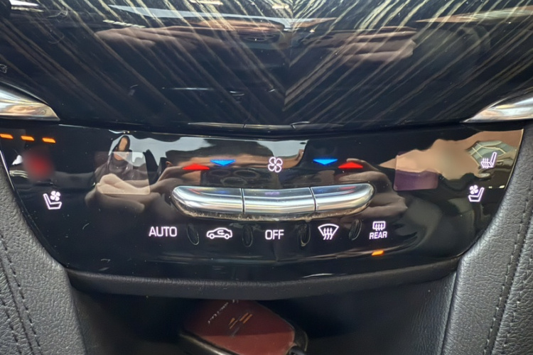 凯迪拉克XT6 2022款 2.0T 七座四驱豪华型中控内饰7005