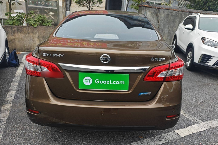 日产 轩逸 2014款 1.6XV CVT尊享版车身外观6