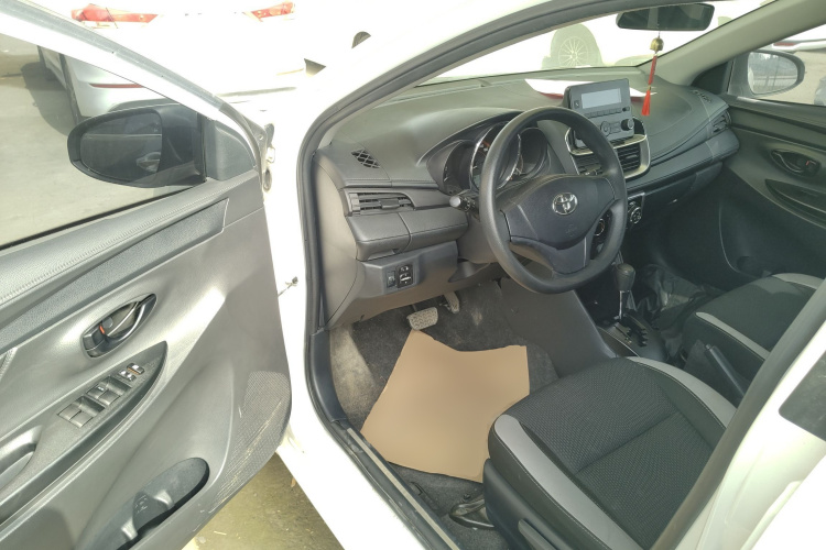 丰田 YARiS L 致炫 2021款 1.5L CVT领先版中控内饰7003