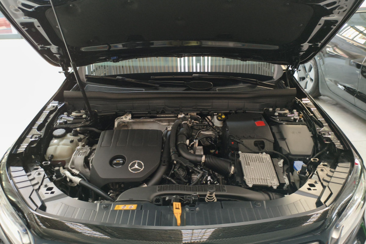 奔驰GLB 2024款 GLB 200 动感型机舱底盘24