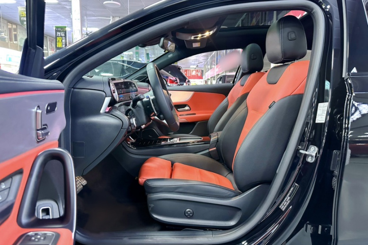 奔驰A级AMG 2024款 改款 AMG A 35 L 4MATIC中控内饰7015