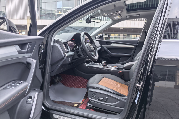 奥迪Q5L 2020款 改款 40 TFSI 荣享时尚型中控内饰7007