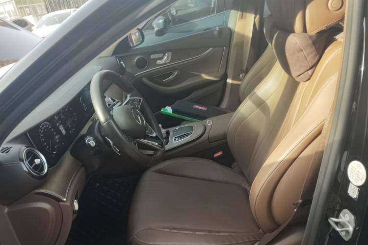 奔驰E级 2023款 改款 E 300 L 时尚型中控内饰19