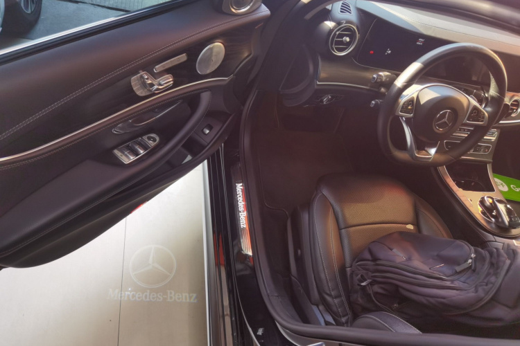 奔驰E级 2018款 改款 E 300 L 运动豪华型中控内饰7003