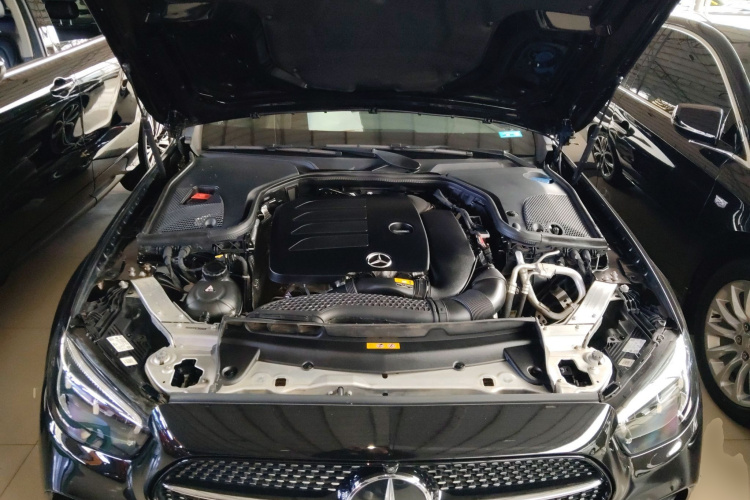 奔驰E级 2021款 E 300 L 运动时尚型机舱底盘24