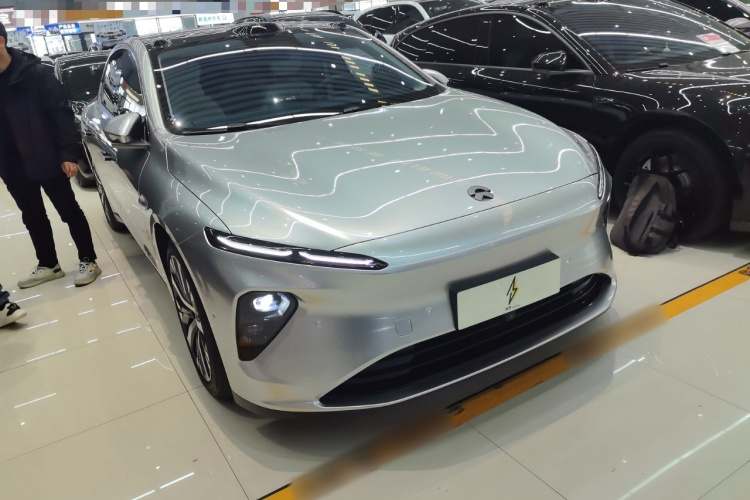 蔚来ET7 2023款 75kWh车身外观3