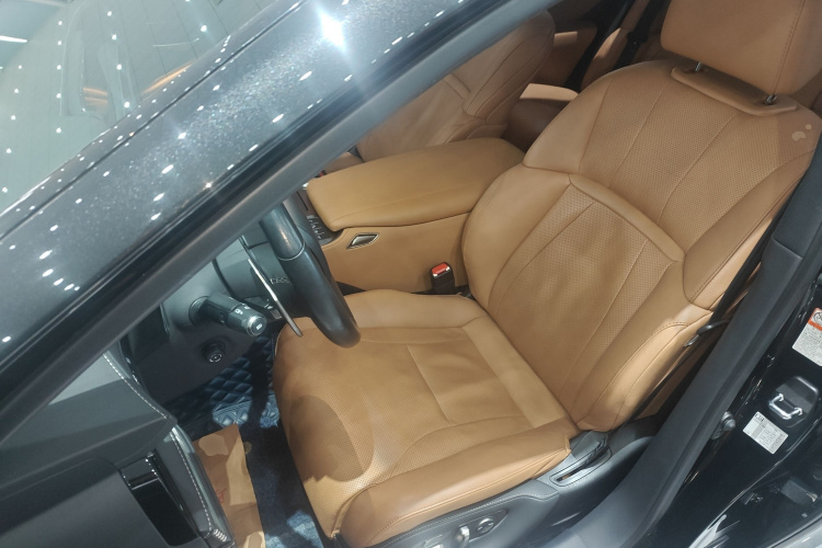 雷克萨斯LS 2021款 500h 卓越版局部细节19