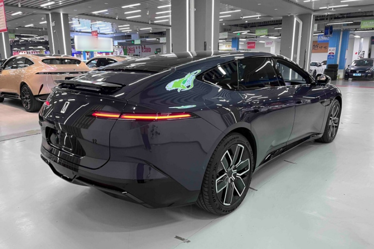 阿维塔12 2025款 Max增程版车身外观6008