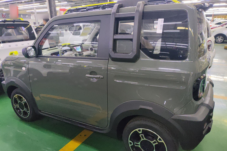 吉利银河 2025款 210km 熊猫骑士车身外观4