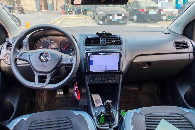 大众 Polo 2016款 1.4L 手动风尚型中控内饰12