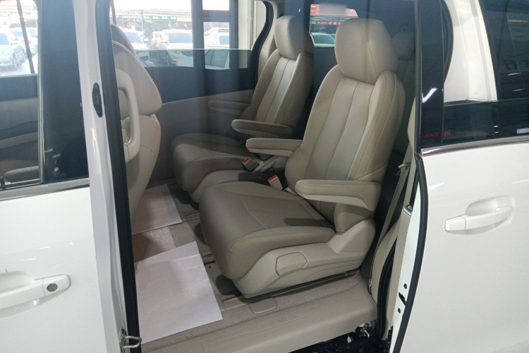 别克GL8 2022款 陆上公务舱 652T 舒适型中控内饰7004