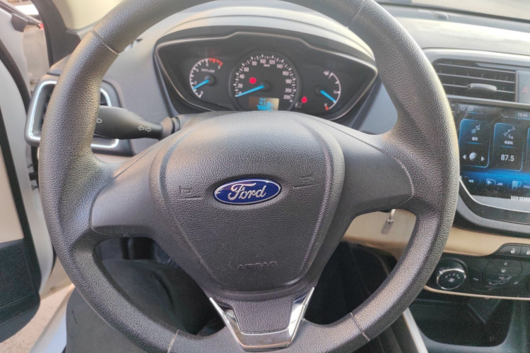 福特 福睿斯 2017款 改款 1.5L 手动舒适型中控内饰13