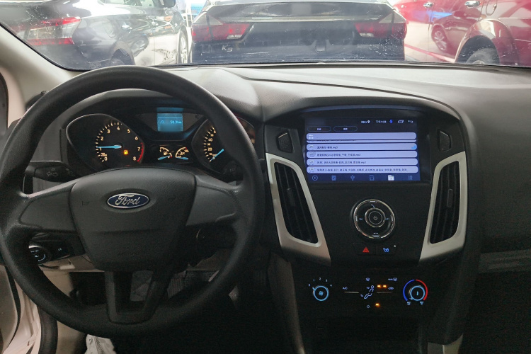 福特 福克斯 2015款 三厢 1.6L 手动舒适型中控内饰12