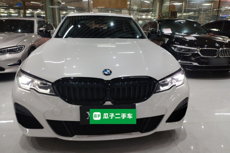 宝马3系 2021款 325Li M运动曜夜套装车身外观2