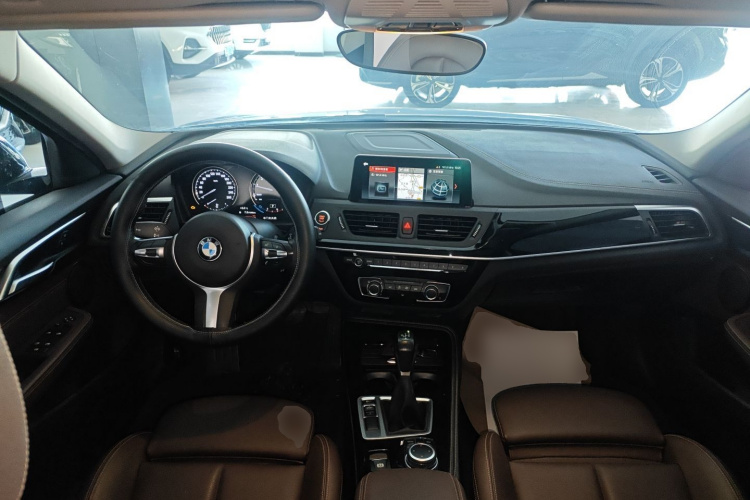 宝马1系 2019款 118i M运动套装中控内饰12