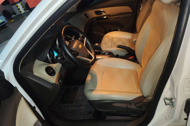 雪佛兰 科鲁兹 2015款 1.5L 经典 SE AT中控内饰19