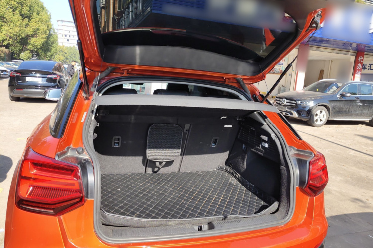 奥迪Q2L 2018款 35 TFSI 时尚动感型 国V机舱底盘23