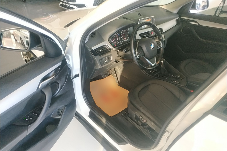 宝马X1 2016款 sDrive18Li 尊享型中控内饰20