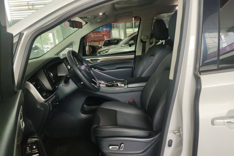 广汽传祺 传祺M8 2023款 领秀系列 390T 豪华版中控内饰19