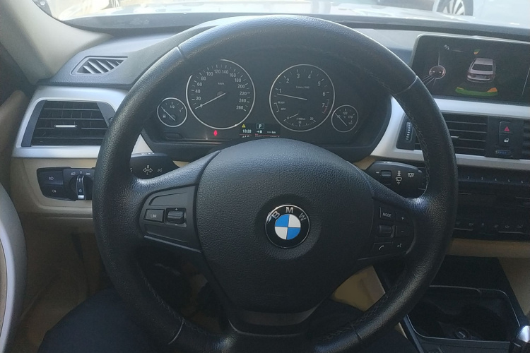 宝马3系 2016款 320Li 进取型局部细节13