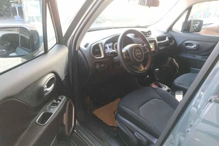 Jeep 自由侠 2016款 1.4T 自动劲能版+中控内饰20