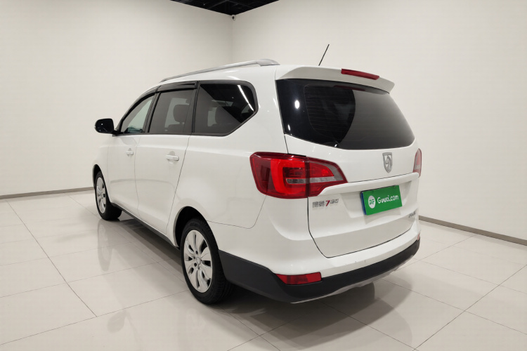 宝骏730 2019款 1.5L 手动超值型 7座 国VI车身外观5