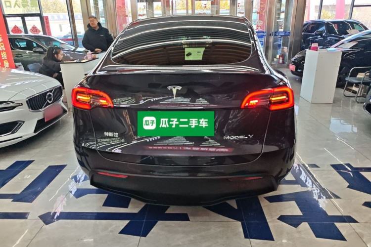 特斯拉 Model Y 2024款 后轮驱动版车身外观6