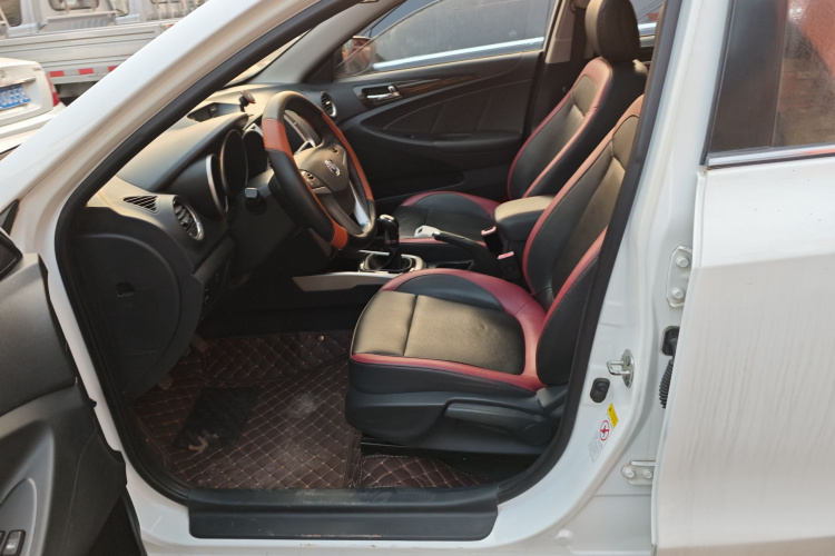 长安 逸动 2015款 1.6L 手动俊酷型 国V中控内饰19
