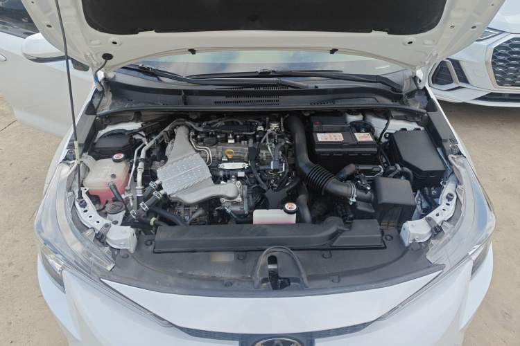 丰田 雷凌 2021款 185T CVT豪华版机舱底盘24