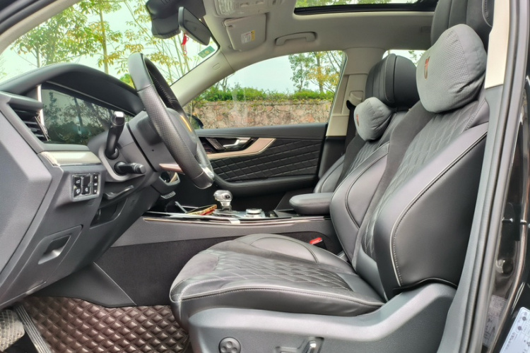 红旗HS5 2019款 2.0T 智联旗享版中控内饰7006