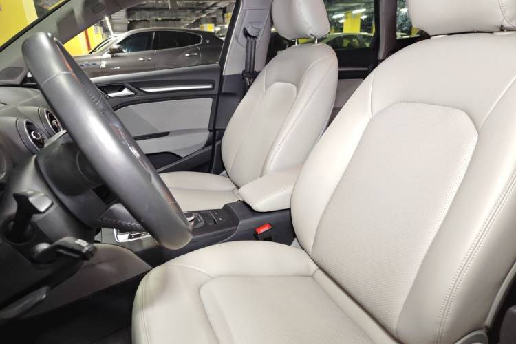 奥迪A3 2020款 Sportback 35 TFSI 进取型 国VI中控内饰19