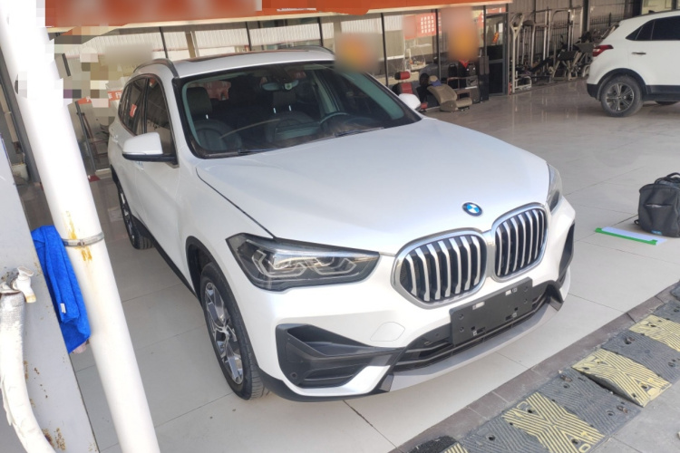 宝马X1 2022款 sDrive25Li 领先型车身外观3