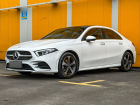 奔驰A级 2022款 改款三 A 200 L 运动轿车时尚型