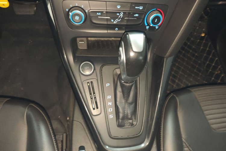 福特 福克斯 2018款 两厢经典 1.6L 自动风尚型智行版局部细节18