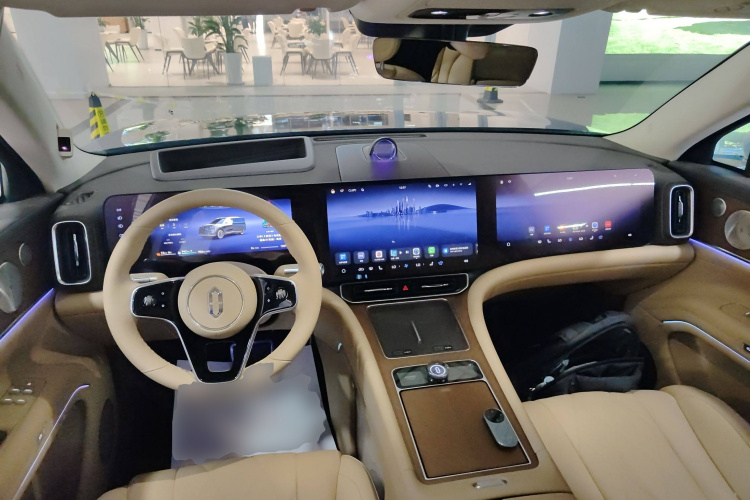 鸿蒙智行 问界M9 2024款 增程 Max版 42kWh 5座版中控内饰12