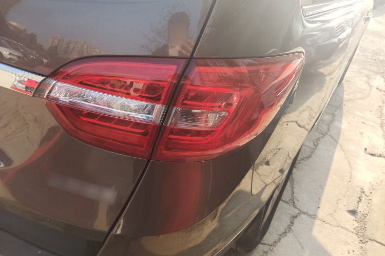 别克GL8 2014款 3.0L XT豪华商务旗舰版车身外观9