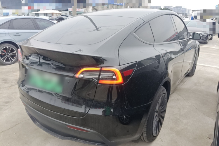 特斯拉 Model Y 2021款 标准续航后驱版车身外观7