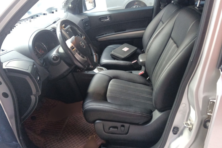 日产 奇骏 2012款 2.5L CVT豪华版 4WD局部细节19