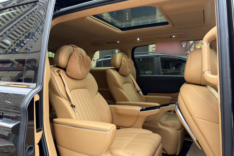 岚图汽车 岚图梦想家 2025款 PHEV 四驱旗舰鲲鹏版中控内饰7003