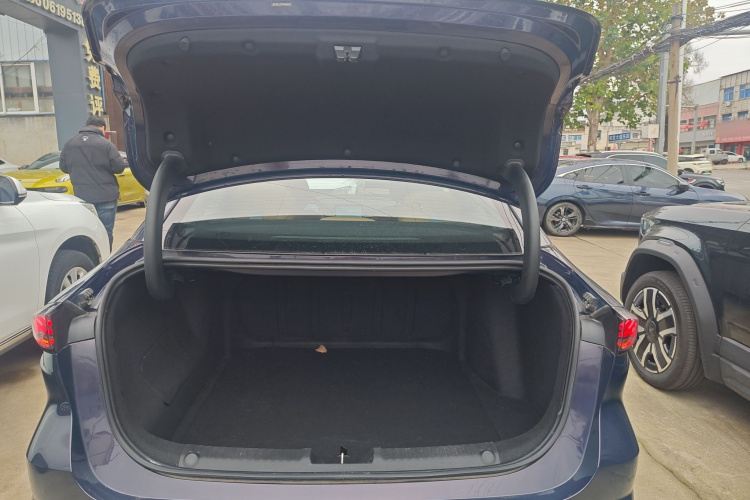 吉利银河 银河L6 2023款 125km 星舰机舱底盘23